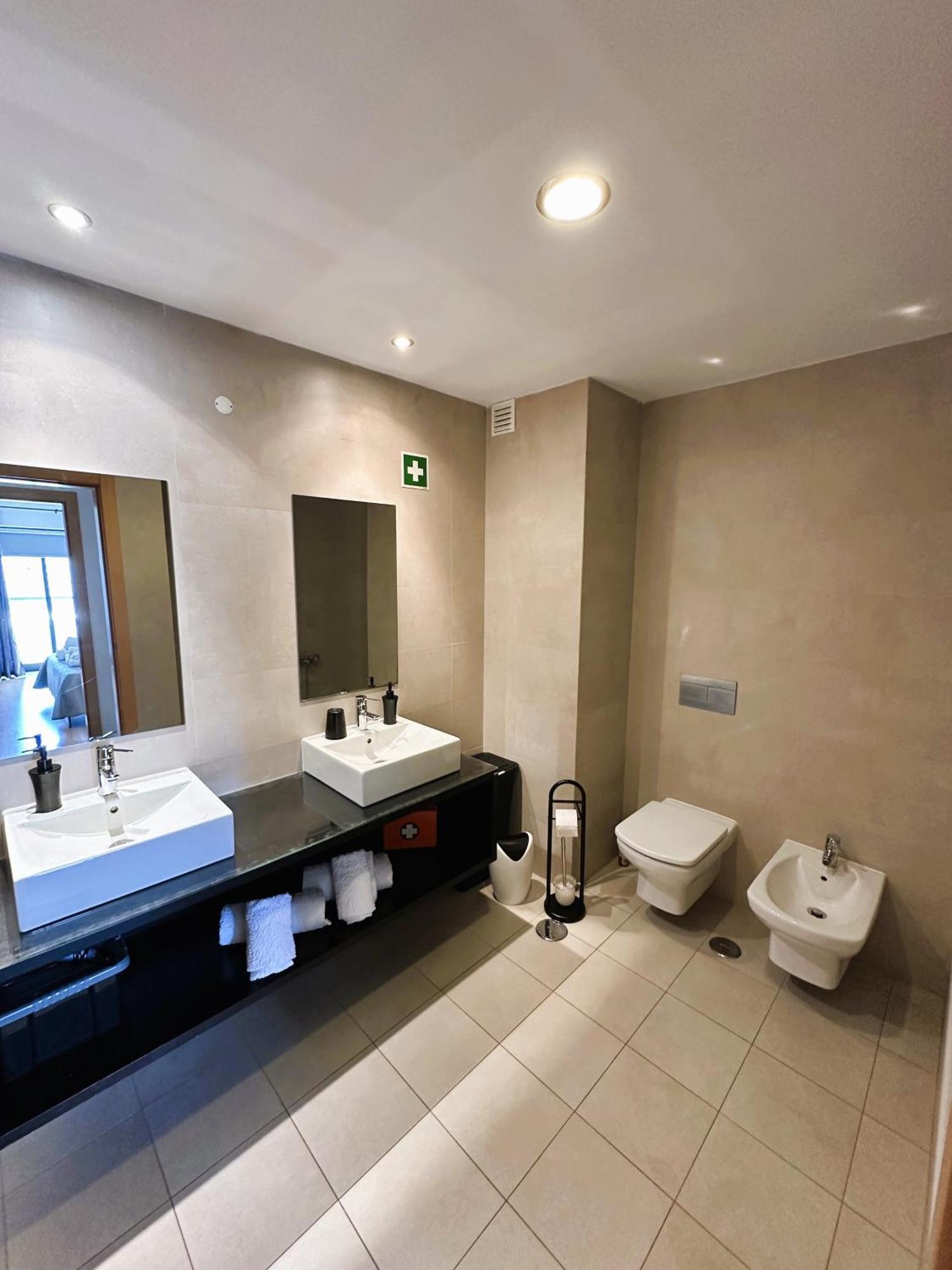 Rocha Tower 5a Apartment